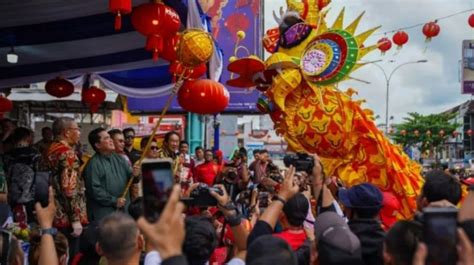 Hadir Di Perayaan Cap Go Meh Pontianak Erick Thohir Mainkan Mustika Naga