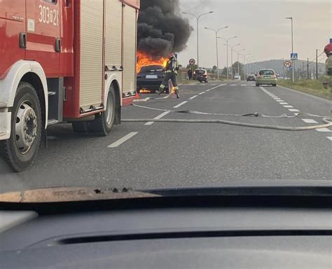 Po Ar Samochodu Na Ulicy Krakowskiej W Kielcach By Y Powa Ne