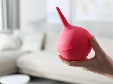 Cómo hacer un lavado anal enema en casa sin perforar nada