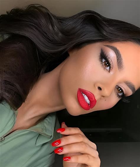 50 Stunning Red Lipstick Looks Perfect To Slay This Valentine Woman