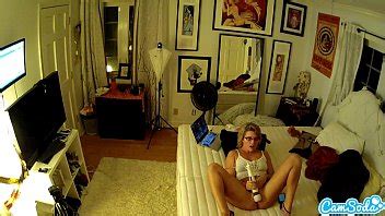 lesbiana hermanastra atrapada dándole un masaje en el coño tratando de chorrear XVIDEOS