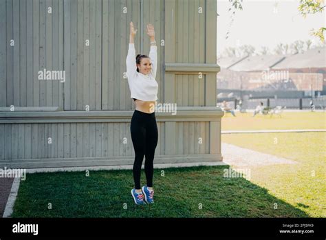 Slim Brunette Hi Res Stock Photography And Images Alamy