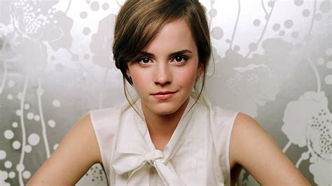 Aktris Emma Watson Wallpaper Hd Wallpaperbetter