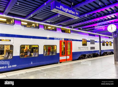 Siemens Desiro Double Deck Doppeldeckerzug S Bahn Zürich im Bahnhof