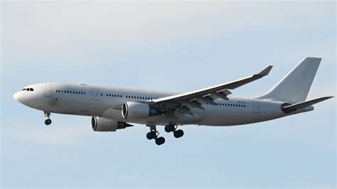 Simple Livery Airbus A330 On Final Approach To YVR YouTube