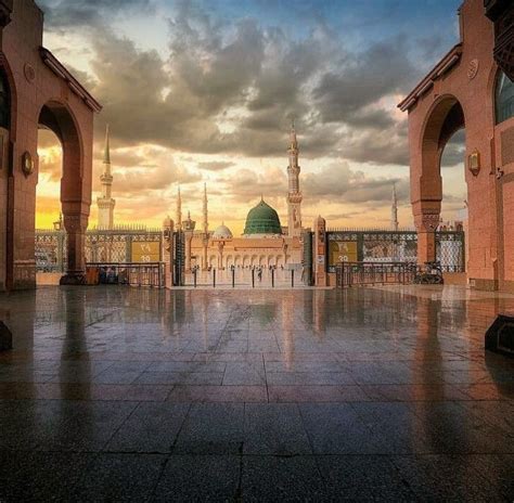 Pin By ꪑꪮⅈꪀ’ડ 𝕥ꫝⅈꪀ𝕜ⅈꪀᧁ On M A D I N A ️ Medina Mosque Beautiful Mosques Mosque