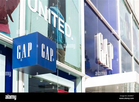 Gap Logo Sign Hi Res Stock Photography And Images Alamy