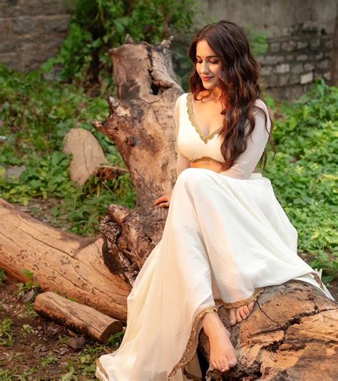 Ruhani Sharma Hot Cleavage Exposed In Lehanga Glamsundari In