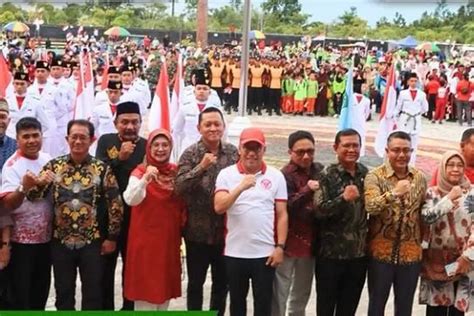 Semarak Pencanangan Gerakan Pembagian Juta Bendera Merah Putih Di