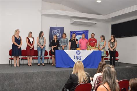 URI Câmpus Santiago Formandos colam grau em gabinete