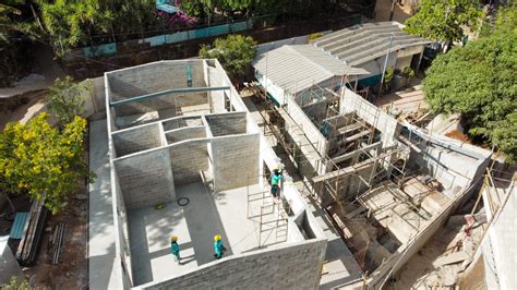 Autoridades trabajan en remodelación del centro escolar del cantón El