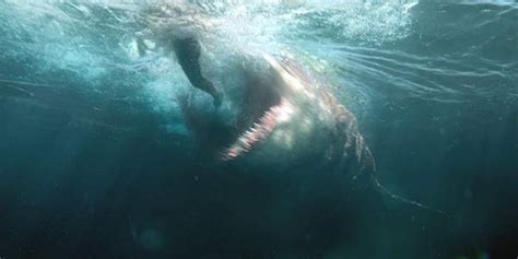 Why Warner Bros Didnt Try To Market The Meg As A Horror Movie