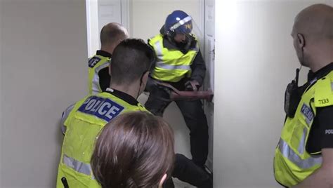 Watch Police Officers Smash In Bracknell Front Door During Drugs Raid