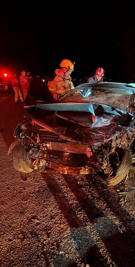 Batida De Frente Entre Dois Carros Deixa Feridos Em Conselheiro