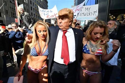 Donald Trump Lookalike Stuns New Yorkers As He Gets Very Hands On With