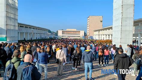 Comune Di Napoli Lunghe File Alla Mostra D Oltremare Per Il Via Al