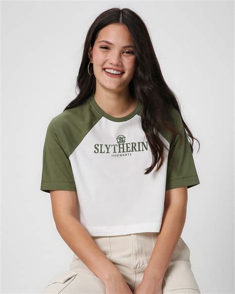 Camiseta Feminina Slytherin Hogwarts Branca Warner Bros FANLAB Oficial