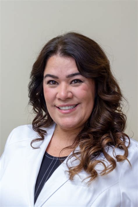 Meet West Lancaster Ca Dentist Vanessa Sanderson Dds