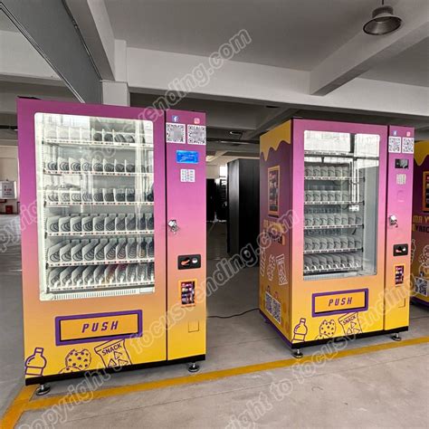 Refrigerated Drink And Sanck Vending Machines For Snackt And Drinks