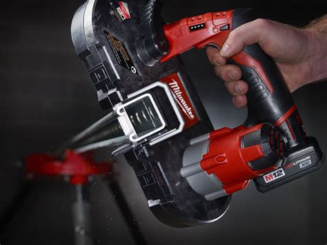 Milwaukee M12BS 402C Sega A Nastro A Batteria 12V 2 X 4Ah Masterfer It