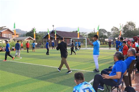 Tendangan Bola Bupati Tandai Pembukaan Turnamen Futsal Ukhuwah