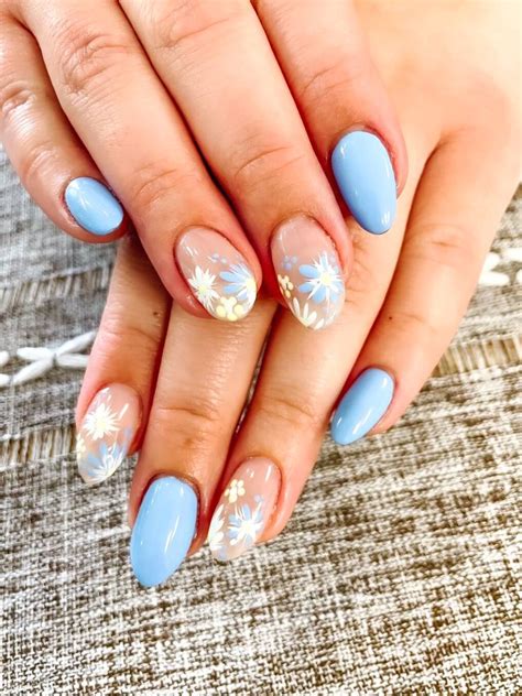 Floral Nail Art Designs To Try For Stunning Nails