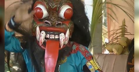Tarian Khas Sukabumi Ini Dulunya Digunakan Untuk Usir Hewan Buas