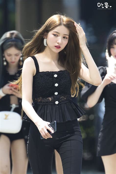 Pin By Alexgordoa On Guardado R Pido Suzy Bae Fashion Kpop Fashion