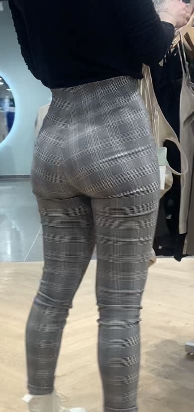Ass Fits In Perfectly Tight Jeans Forum