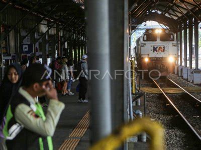 Stasiun Semarang Tawang Kembali Beroperasi Pasca Banjir ANTARA Foto