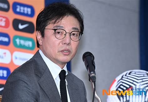 답변하는 황선홍 감독 포토엔hd 손에 잡히는 뉴스 눈에 보이는 뉴스 뉴스엔