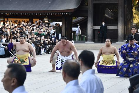 横綱照ノ富士が明治神宮で奉納土俵入り「今年こそは」復活期す24年 初場所へ腰の痛みも快方へ 大相撲写真ニュース 日刊スポーツ