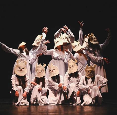 Estudiantes De La Escuela Nacional De Danza Clásica Y Contemporánea