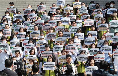 “우리도 사직하면 되는 건가요”···무급휴가·불법진료 위기에 내몰린 병원 노동자들