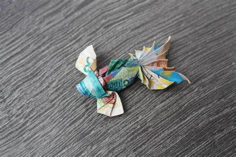 22 Awesome Origami Models Folded Using Paper Money