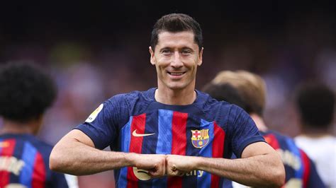 Barcelona Elche Robert Lewandowski At The Double As Barca Climb