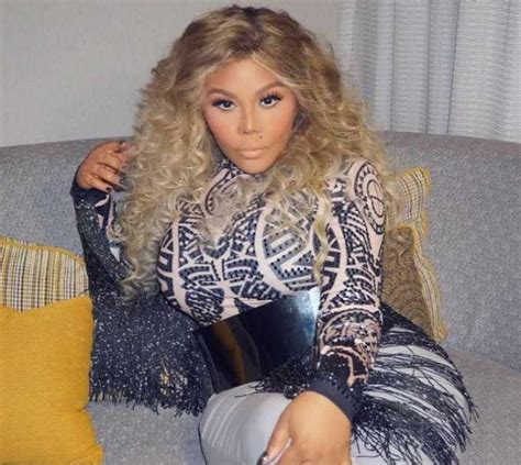 Rapper Americana Lil Kim Fica Assustadoramente Irreconhec Vel Ap S