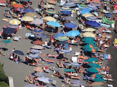 Video Spiagge Di Miseno E Miliscola Affollate Immagini Dallalto