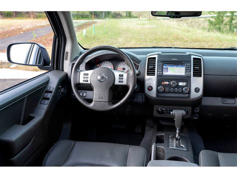 2019 Nissan Frontier: 72 Interior Photos | U.S. News