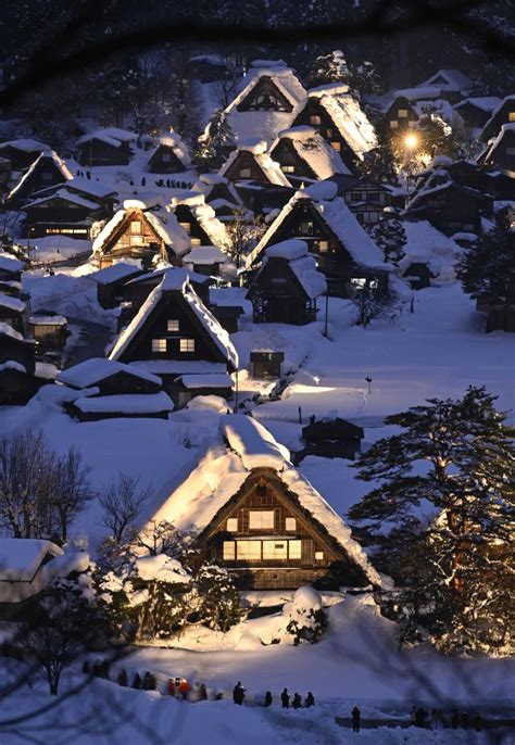 雪の白川郷ともす ライトアップ始まる 岐阜白川村