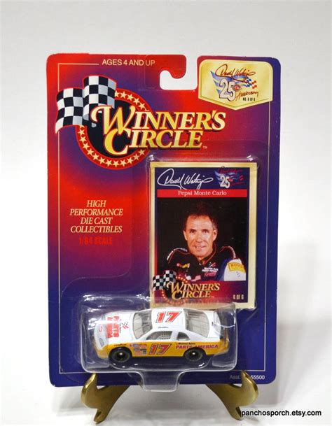 Vintage Darrell Waltrip 17 Diecast Car 164 Scale 1997 Trading Card