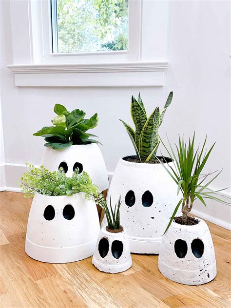 DIY Ghost Planters - arinsolangeathome