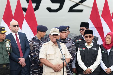 Prabowo Lepas Keberangkatan Kapal Rs Tni Kri Radjiman Untuk Kirim