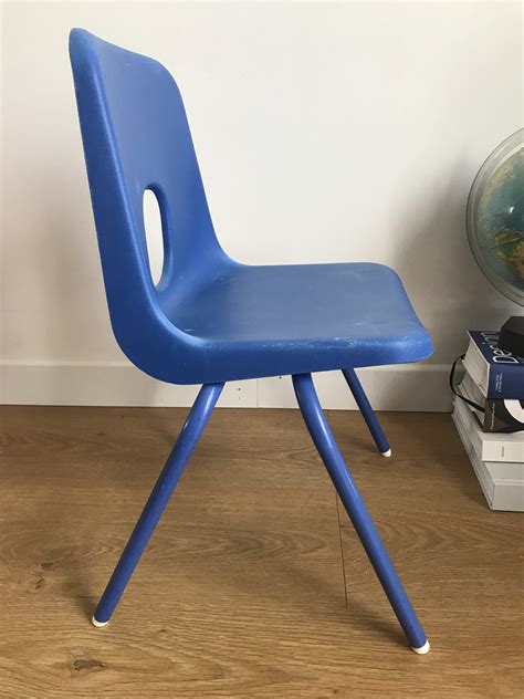 Chaise Enfant Vintage Bleue Par Robin Day Pour Ikea