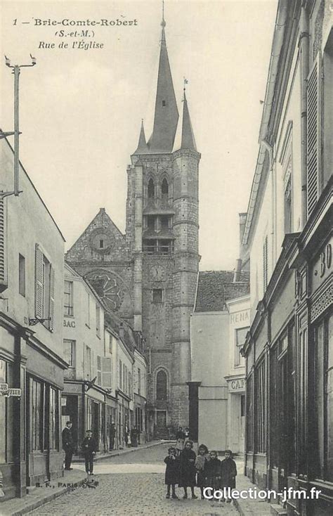 Cpa France Brie Comte Robert Rue De L Eglise Seine Et Marne