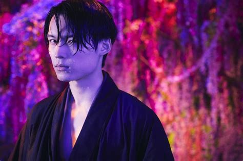 松村北斗が百目鬼、玉城ティナはひまわりに！ 実写『xxxholic』撮りおろしビジュアルも