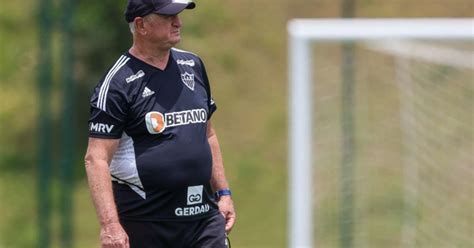 Felipão não vê problema em técnico estrangeiro assumir a Seleção