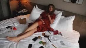 HABILLE E S POUR L HIVER NUDE SCENES AZNude