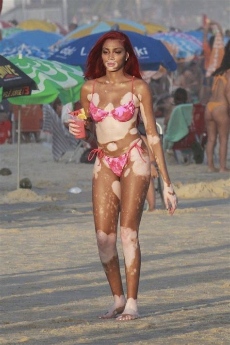 Del Día De Playa De Winnie Harlow A La Salida Romántica De Chrissy Teigen Y John Legend