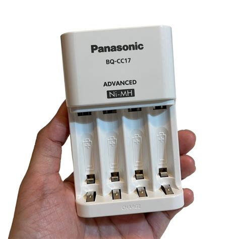 二手 日本 Panasonic 國際牌 Eneloop 智控型4槽 鎳氫低自放充電器 Bq Cc17 電池充電器 手機及配件 其他在旋轉拍賣